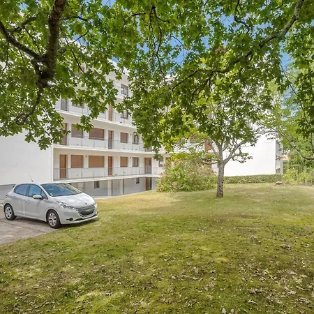 With Balcony And Parking Near The * Αρασόν