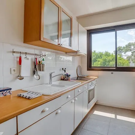 With Balcony And Parking Near The * Αρασόν
