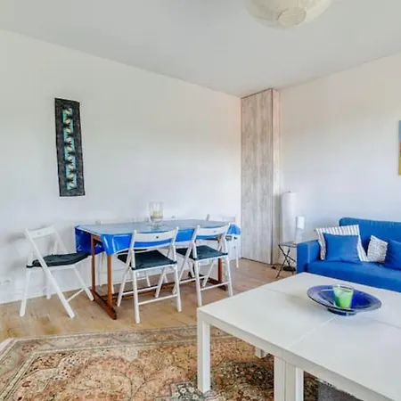 Διαμέρισμα With Balcony And Parking Near The
